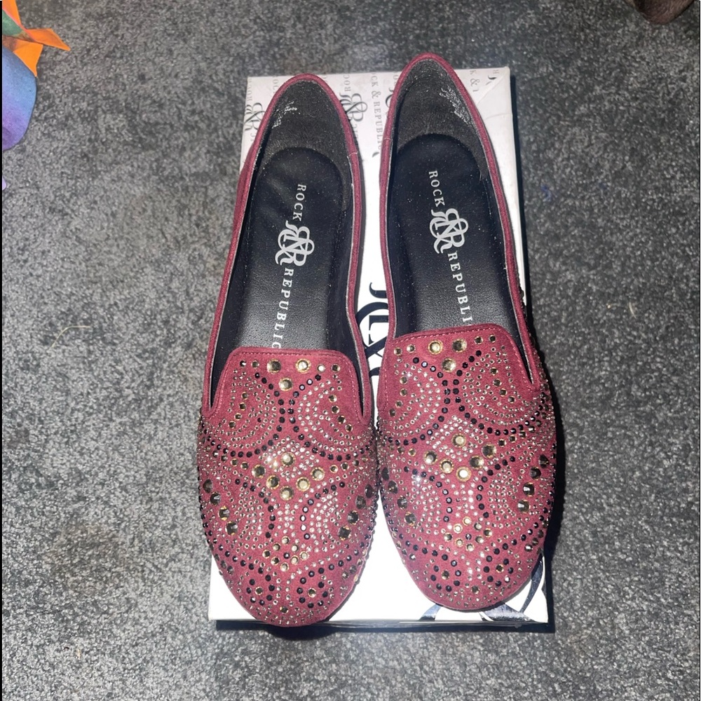 Rock & Republic burgundy flats
